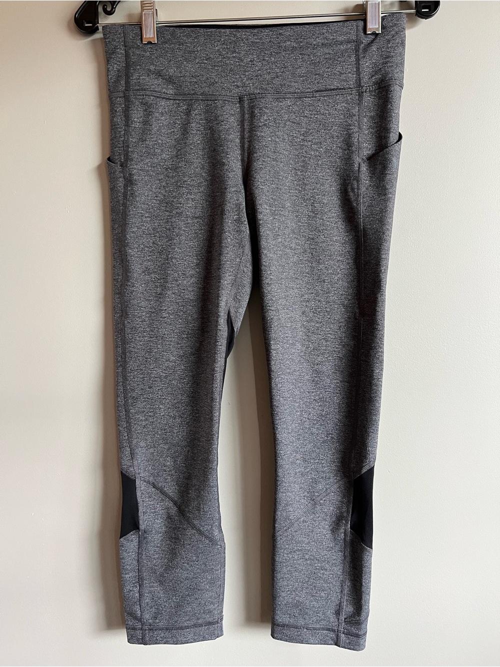Lululemon Size 6 Cropped Leggings Gray Black Colorblock Mesh Athletic Yoga Pants